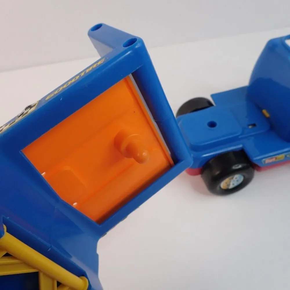 Shelcore Light N Chunky Racing Rig Truck & Trailer with Sound Vintage 1998